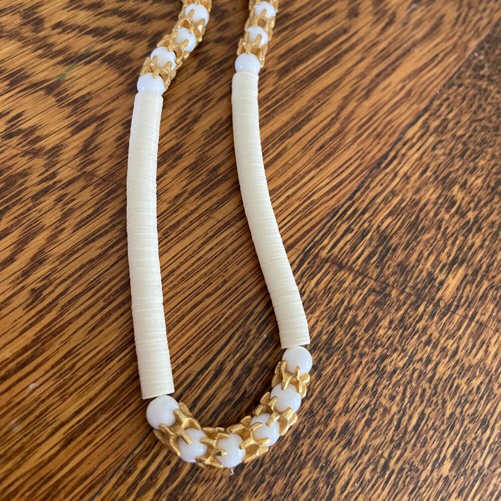Vintage Necklace Cream/Gold 27"